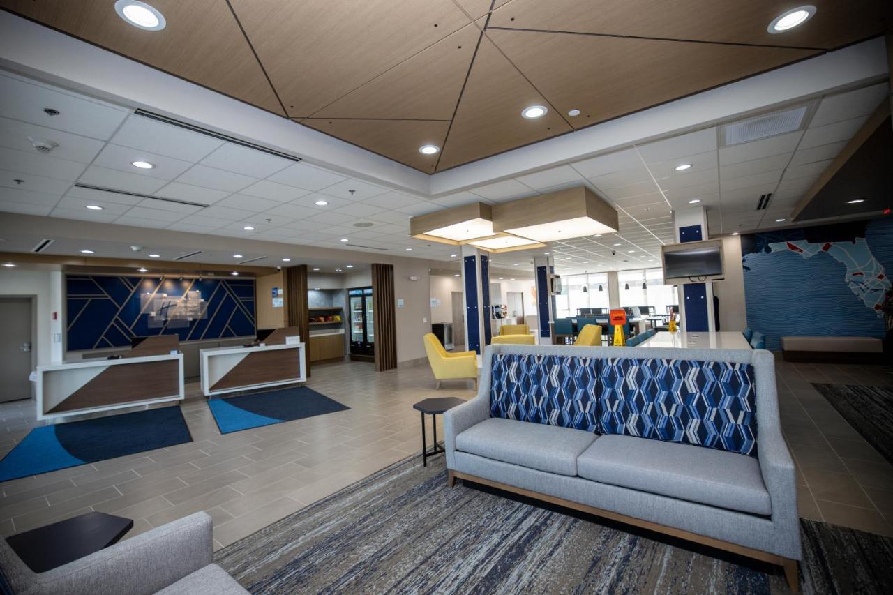 Holiday Inn Express & Suites Tampa Stadium - Airport Area By Ihg Екстериор снимка
