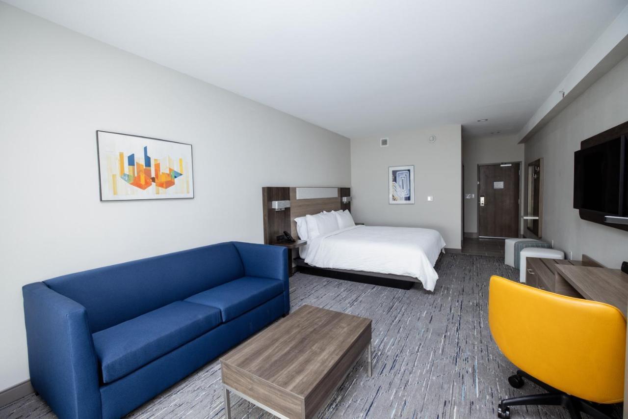 Holiday Inn Express & Suites Tampa Stadium - Airport Area By Ihg Екстериор снимка