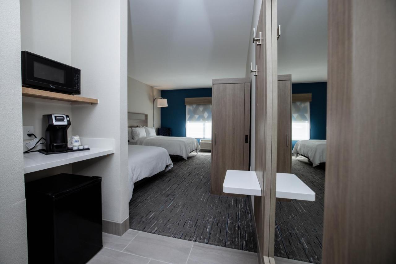 Holiday Inn Express & Suites Tampa Stadium - Airport Area By Ihg Екстериор снимка