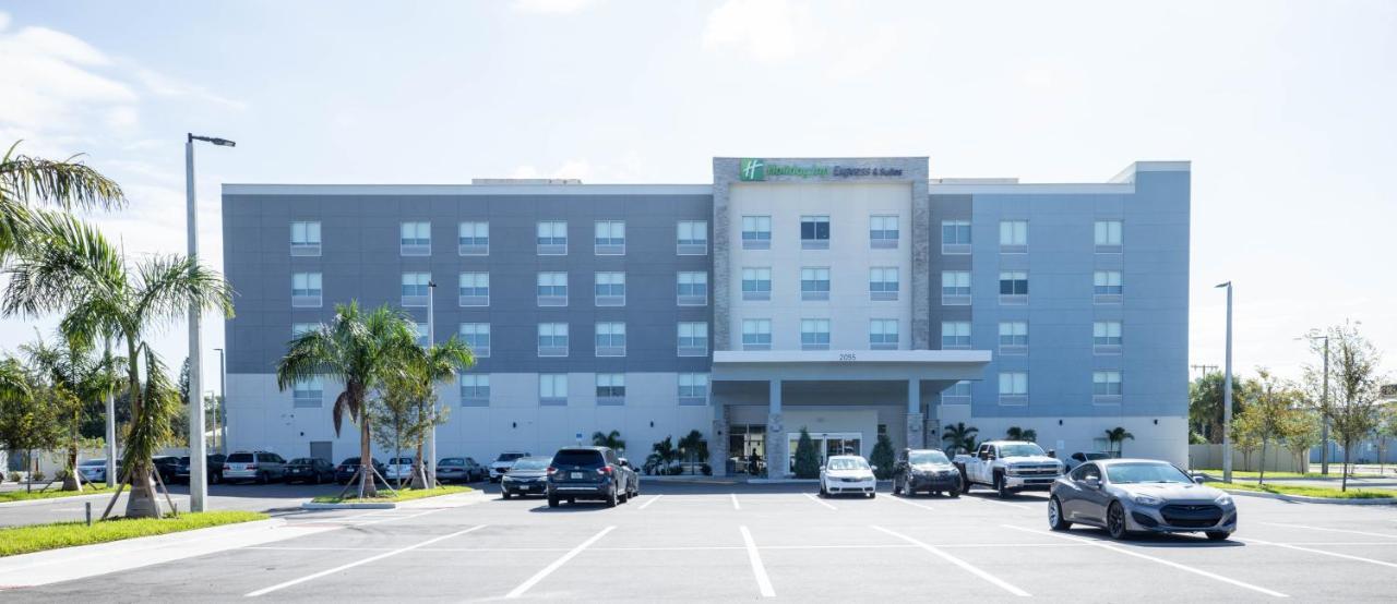 Holiday Inn Express & Suites Tampa Stadium - Airport Area By Ihg Екстериор снимка