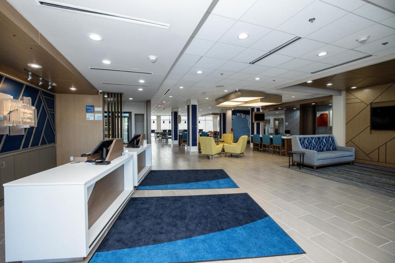 Holiday Inn Express & Suites Tampa Stadium - Airport Area By Ihg Екстериор снимка