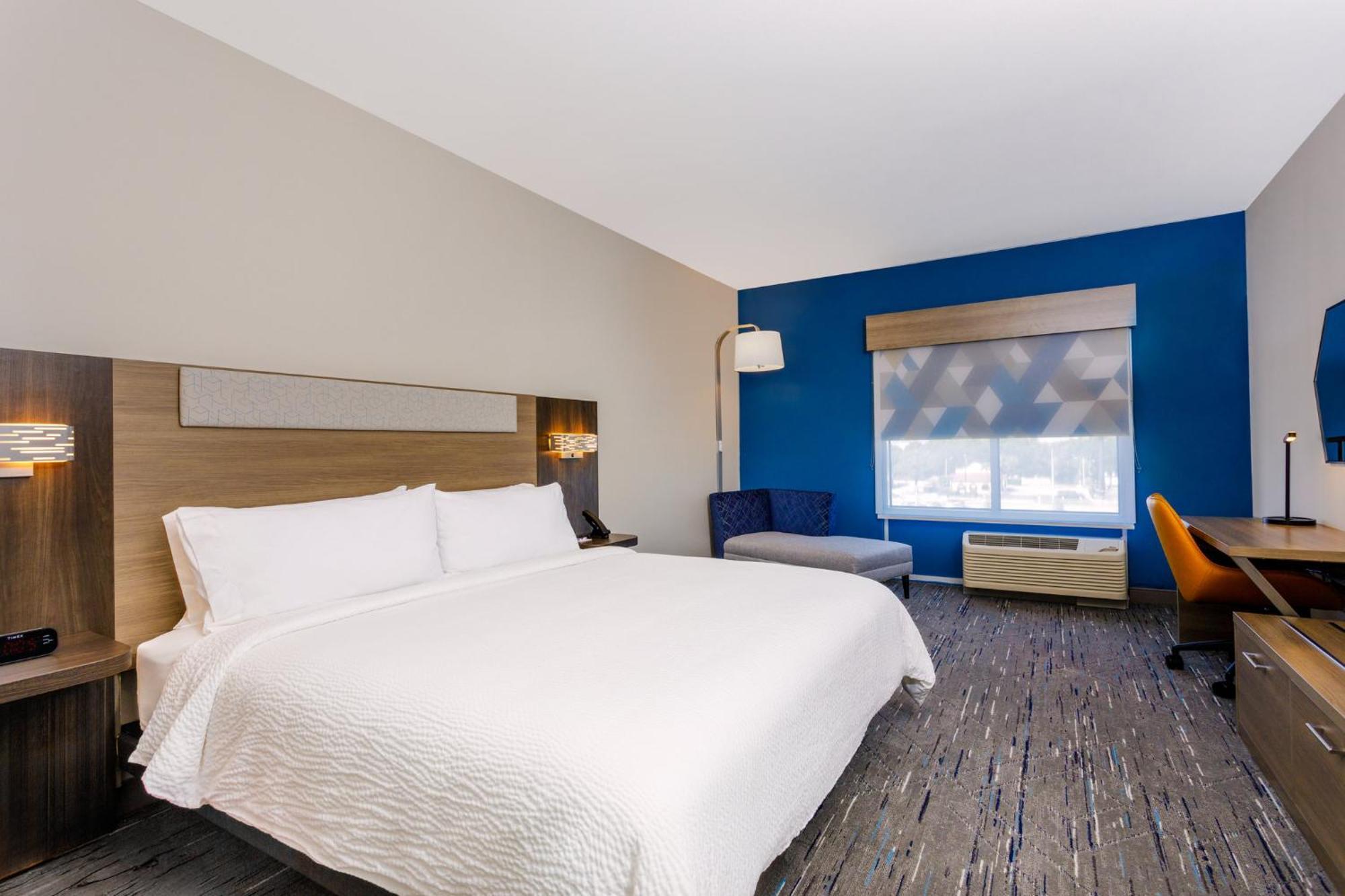 Holiday Inn Express & Suites Tampa Stadium - Airport Area By Ihg Екстериор снимка