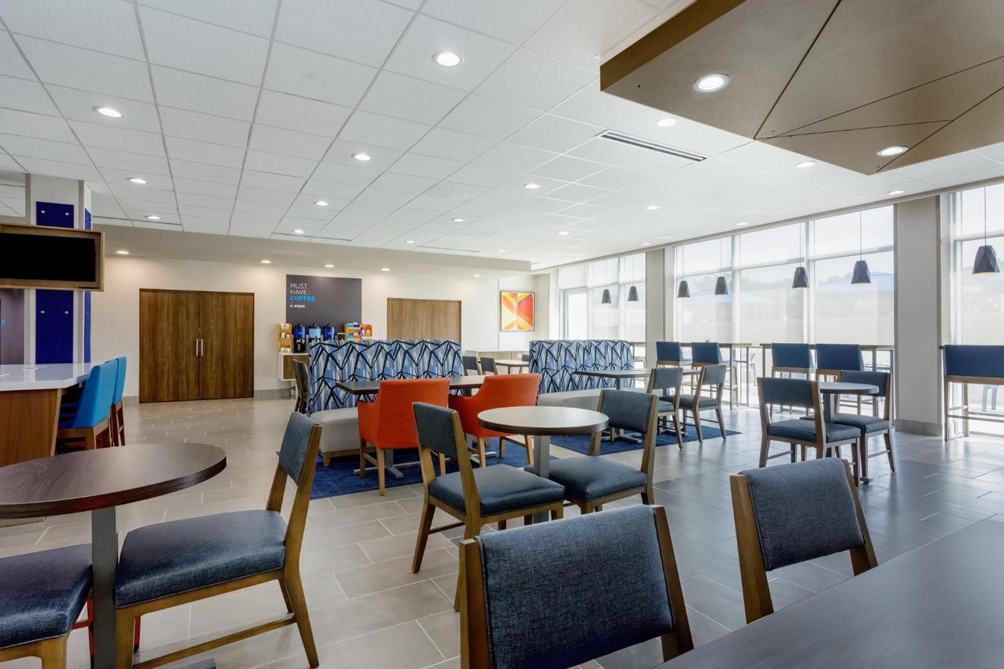 Holiday Inn Express & Suites Tampa Stadium - Airport Area By Ihg Екстериор снимка