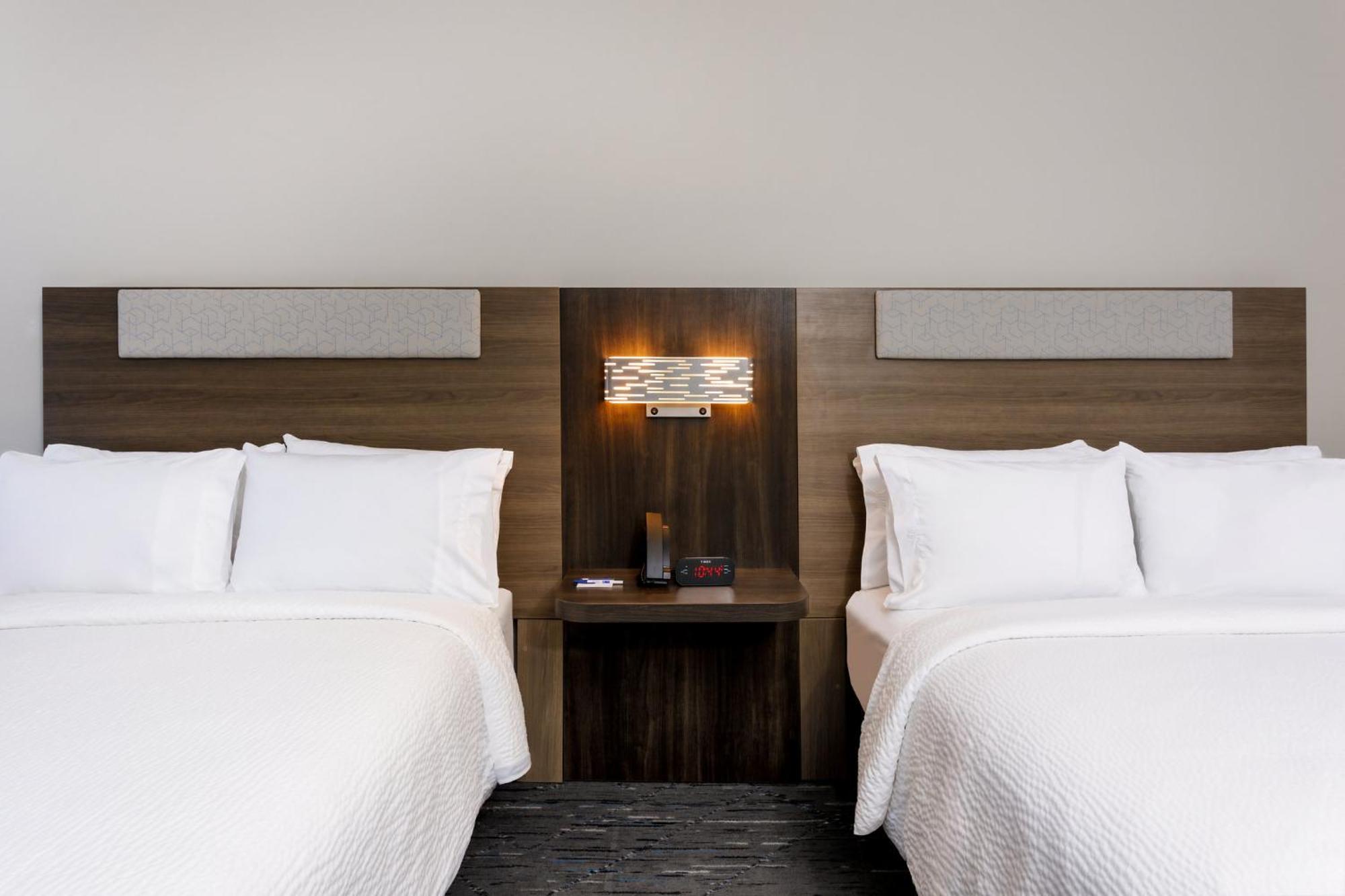 Holiday Inn Express & Suites Tampa Stadium - Airport Area By Ihg Екстериор снимка