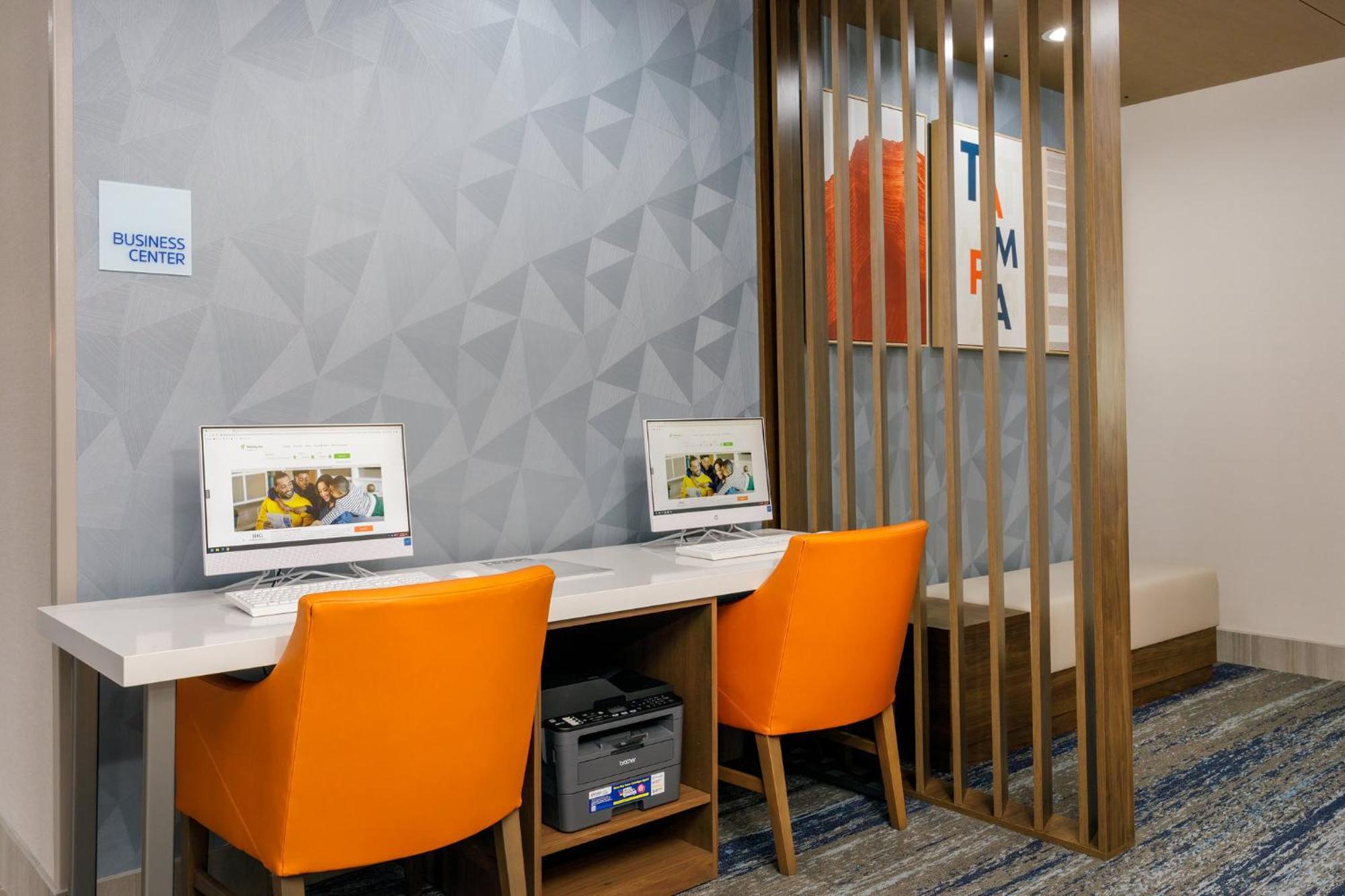 Holiday Inn Express & Suites Tampa Stadium - Airport Area By Ihg Екстериор снимка