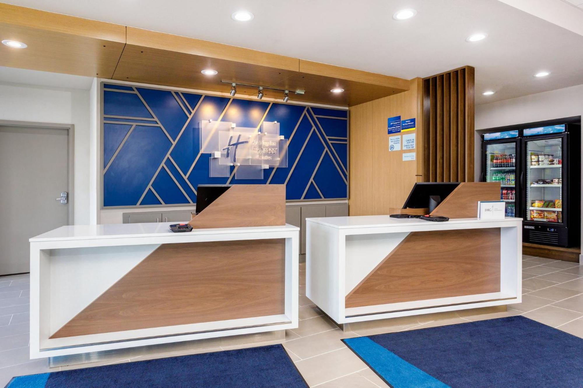 Holiday Inn Express & Suites Tampa Stadium - Airport Area By Ihg Екстериор снимка